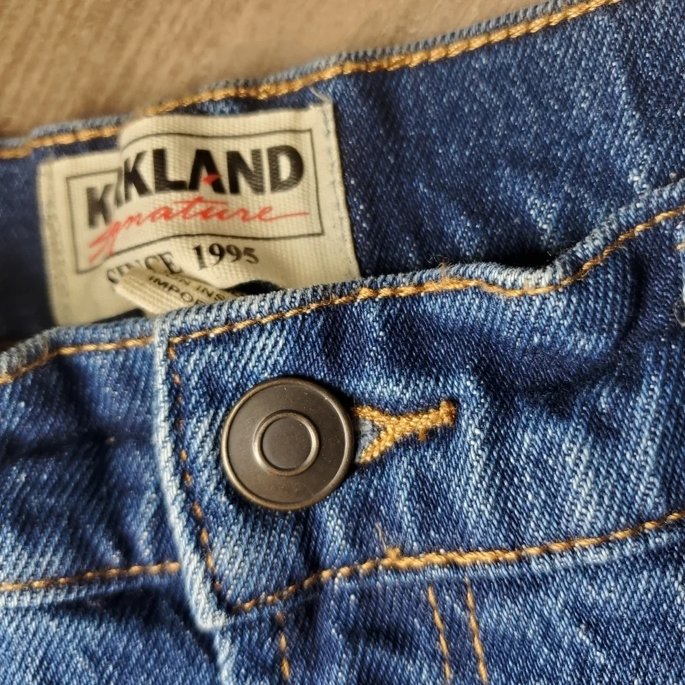 NWT Kirkland High-Rise Straight Fit Women’s Jeans Size 10